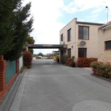 Cowra Crest Motel Exterior photo