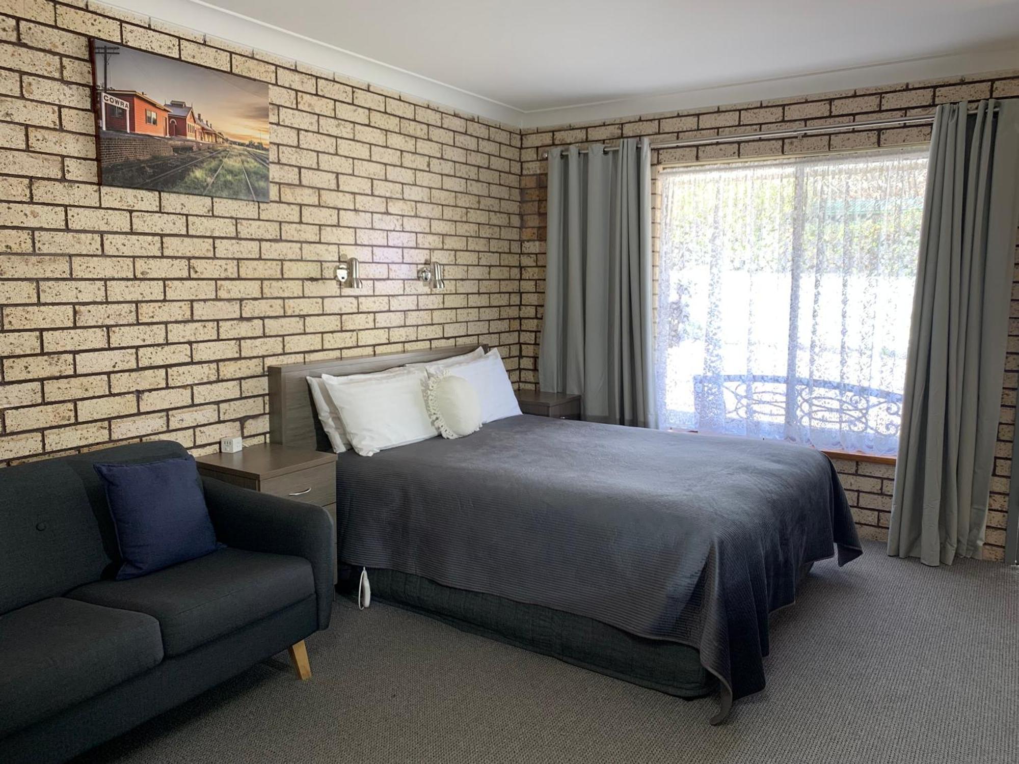Cowra Crest Motel Exterior photo