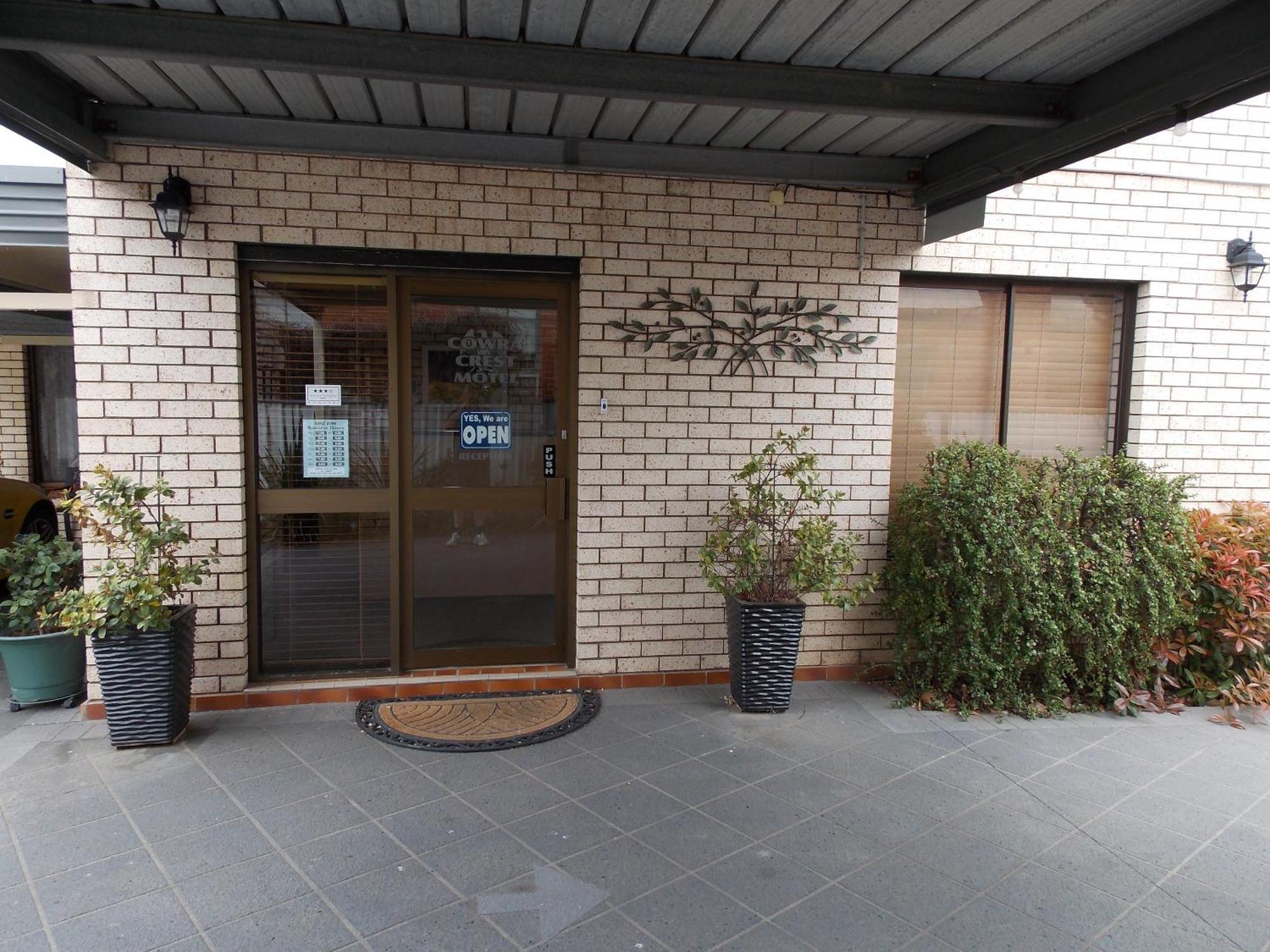 Cowra Crest Motel Exterior photo