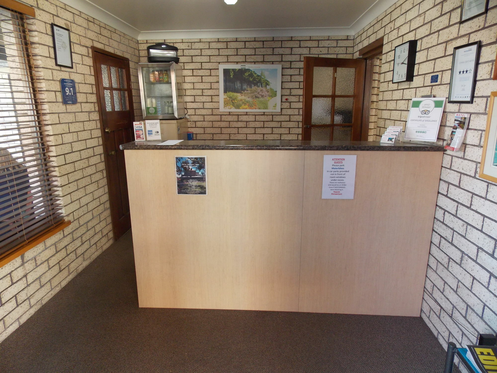 Cowra Crest Motel Exterior photo